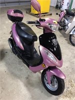 2016 Solana 50c scooter, pink with storage box,