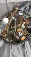 Tin of casters, door knob and hardware, tools,