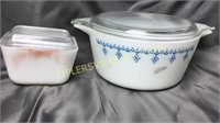Pyrex 1.5qt with lid white with blue garland