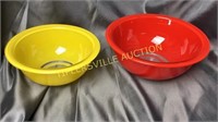2 vintage Pyrex mixing bowls-great shape hardly