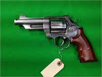 44 Mag Smith & Wesson Revolver