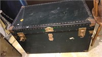 Large steamer trunk with a pullout tray, it also