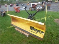 7.5FT MEYER SNOW PLOW W/UNIVERSAL MOUNT AND LIGHTS