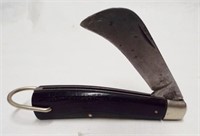 Schrade Walden 136 pocket knife with a regular