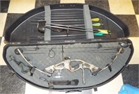 Hoyt Magnatec compound bow with accessories