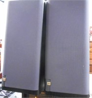 2 JBL Speakers LX500 8 Ohms 35"Tall with Stands