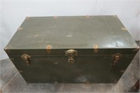 Metal Steamer Trunk with Tray
