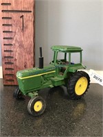 ERTL JD toy tractor w/cab
