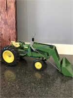 ERTL JD wf tractor w/loader