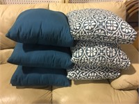 LOT OF 6 DECORATIVE PILLOWS