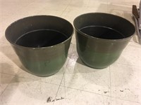 LOT OF 2 DECORATIVE PLASTIC FLOWER POTS