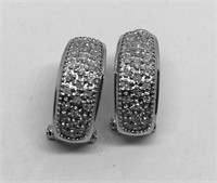 H308 14KT WHITE GOLD DIAMOND EARRING FEATURES