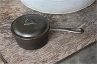 Small Cast Iron Pot with Lid 6D