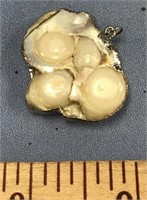 Baroque pearl pendent    (g 22)