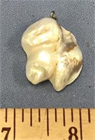 Baroque pearl pendent    (g 22)