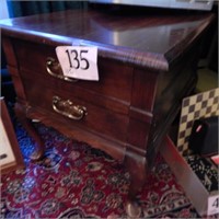 2 DRAWER END TABLE 22 X 20 X 27