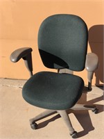 Rolling fabric office chair