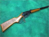 RED RYDER BB GUN  WORKING CONDITION LOOKS GREAT