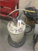 Arrow Manual Lubricant Pump on Wheels