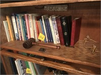 Books / Gavel / Contents On Shelf