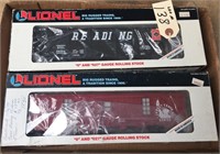 O-GAUGE. LIONEL MIXED LOT OF 2 TRAIN CARS.