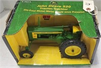 ERTL JOHN DEERE TRACTOR