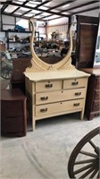 4 Drawer Dresser with Mirror Pick Up Only