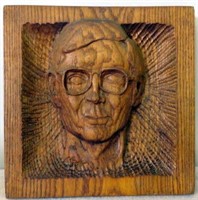 ‘’L’homme aux lunettes’’ bas relief en bois