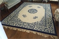 BLUE AND WHITE ORIENTAL RUG, 9' X 12'