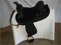 Bighorn 600 Black Leather Saddle with Stir-ups
