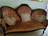 NICE VICTORIAN MAUVE COUCH