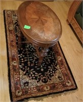 ROUND TABLE AND AREA RUG