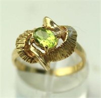 Beautiful Ladies Peridot 14K Gold Ring Size 6