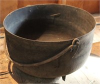 cast iron kettle, 23" diam, 14" high; feet short