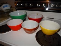 5 Pyrex Bowls
