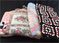 Lot Vintage Tapestry & Quilts