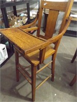 ANTIQUE WOODEN HIGHCHAIR W/BUILT-IN TRAY