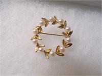 14K YELLOW GOLD & PEARL CIRCLE PIN