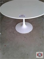 Table round 48". White with white round