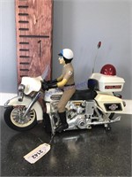 Highway Patrol motorcycle w/man - plastic