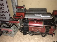 HORNBY TRAIN & 3 CARRIAGES PLUS 4 BUFFER