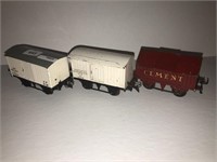 3 HORNBY TRAIN CARRIAGES