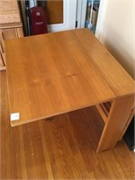 Apartment size drop leaf table. 50“ x 32“