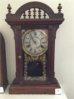 Antique New Haven Clock Co. Shelf clock.
