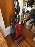 Kenmore upright vacuum cleaner, like new.