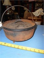 Vintage Cast Iron 10" Footed Dutch Oven