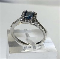 14K White Gold Diamond w/Side Diamonds Ring