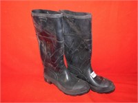 Unused Size 10 steel toed rubber boots