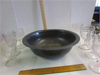 Large enamel bowl & glasses
