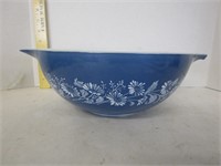 Pyrex; Colonial Mist Cinderella mixing bowls; 441-